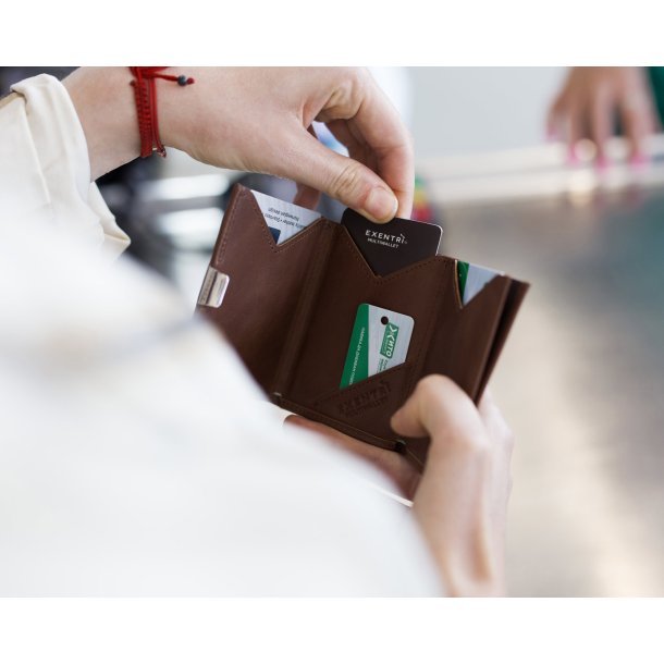 EXENTRI Multiwallet Hazelnut