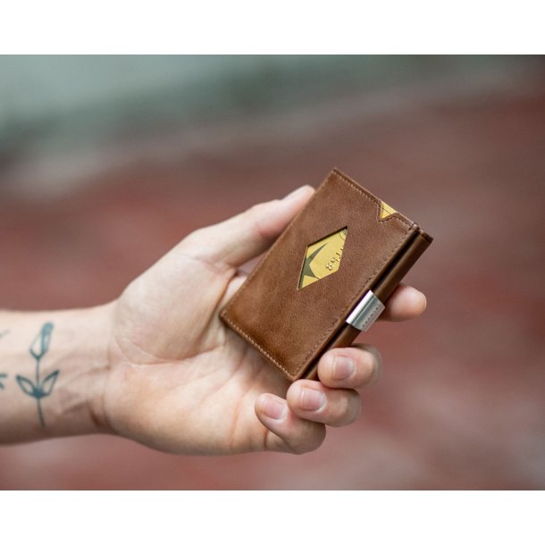 EXENTRI Multiwallet Hazelnut