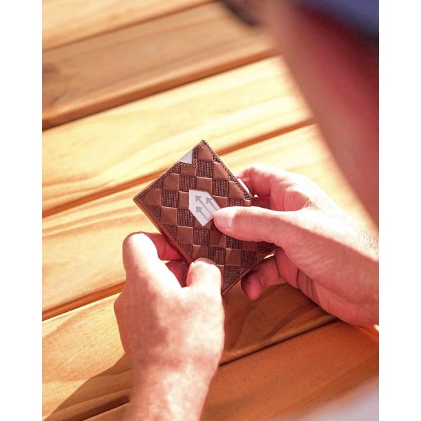 EXENTRI Wallet Hazelnut Chess
